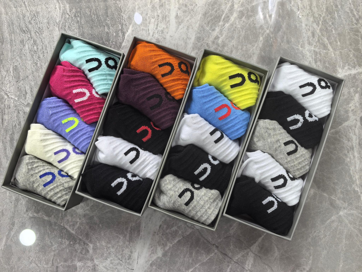 On Contrast Logo Details Ankle Socks - 5-Pair Set