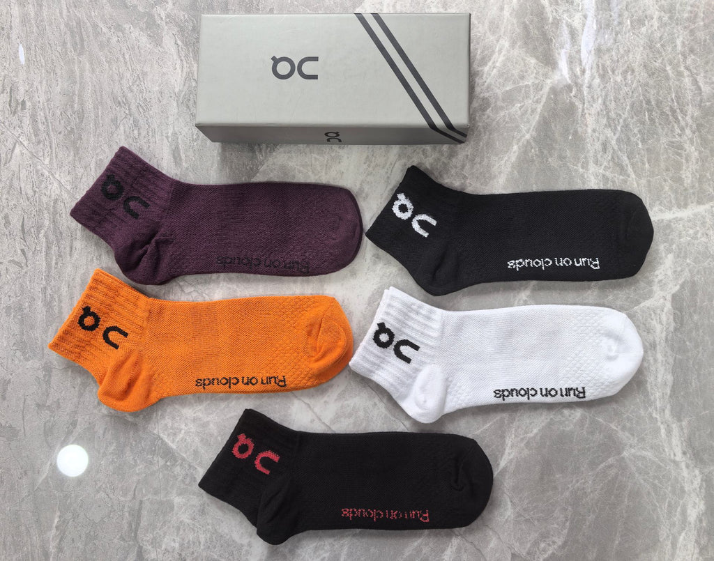 On Contrast Logo Details Ankle Socks - 5-Pair Set