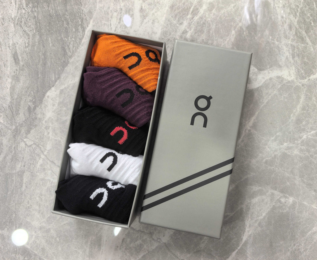 On Contrast Logo Details Ankle Socks - 5-Pair Set