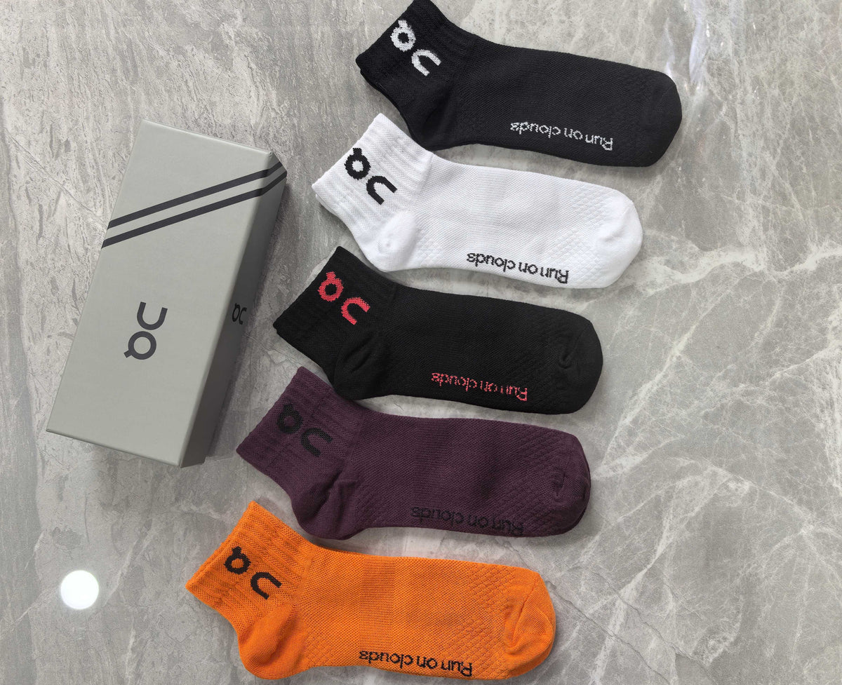On Contrast Logo Details Ankle Socks - 5-Pair Set