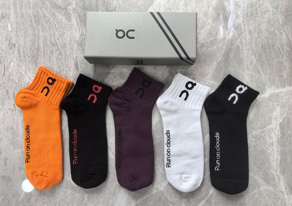 On Contrast Logo Details Ankle Socks - 5-Pair Set