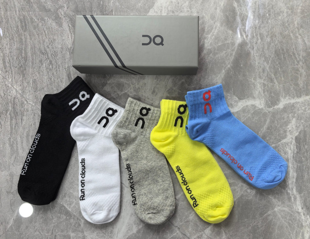 On Contrast Logo Details Ankle Socks - 5-Pair Set