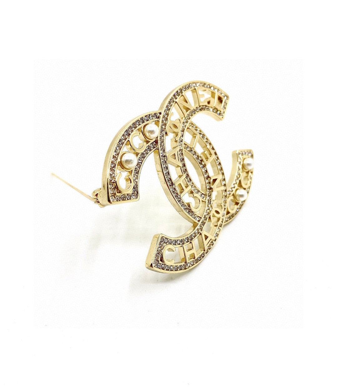 Letter Brooch in Polished Metal-Tone – Pearl Detail side detail