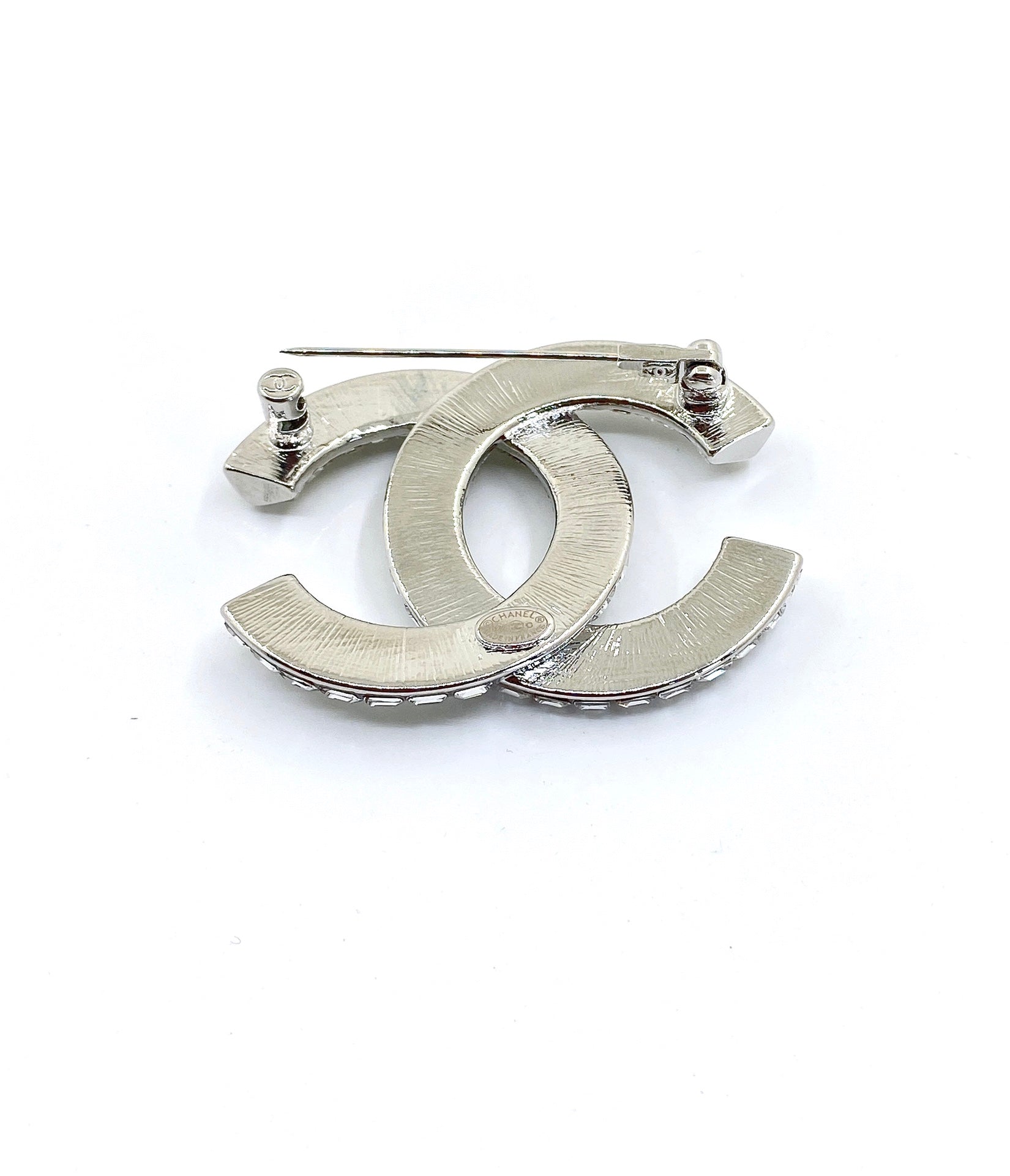Double-C Emblem Brooch in Polished Metal-Tone – Design 023 detail view