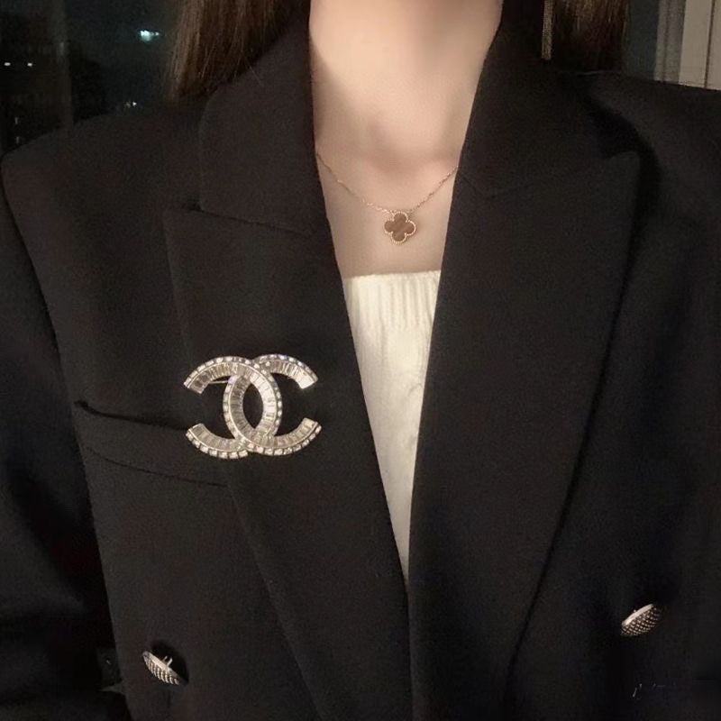 Double-C Emblem Brooch in Polished Metal-Tone – Design 024 front product view