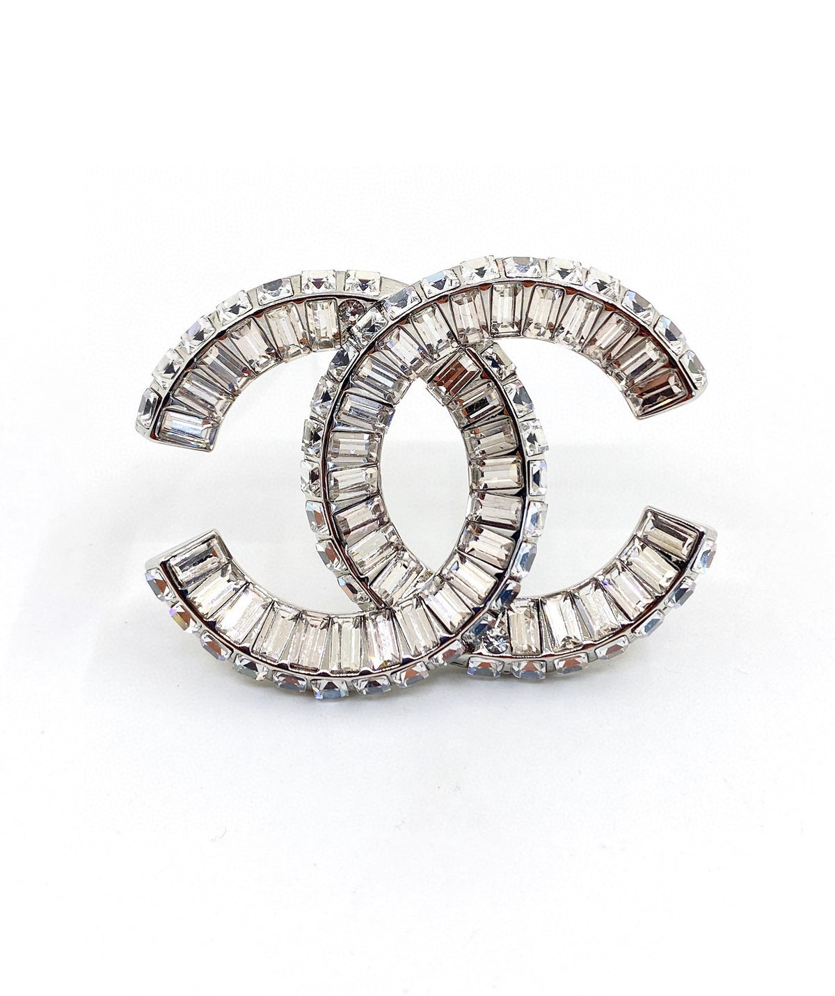 Double-C Emblem Brooch in Polished Metal-Tone – Design 023 main product view