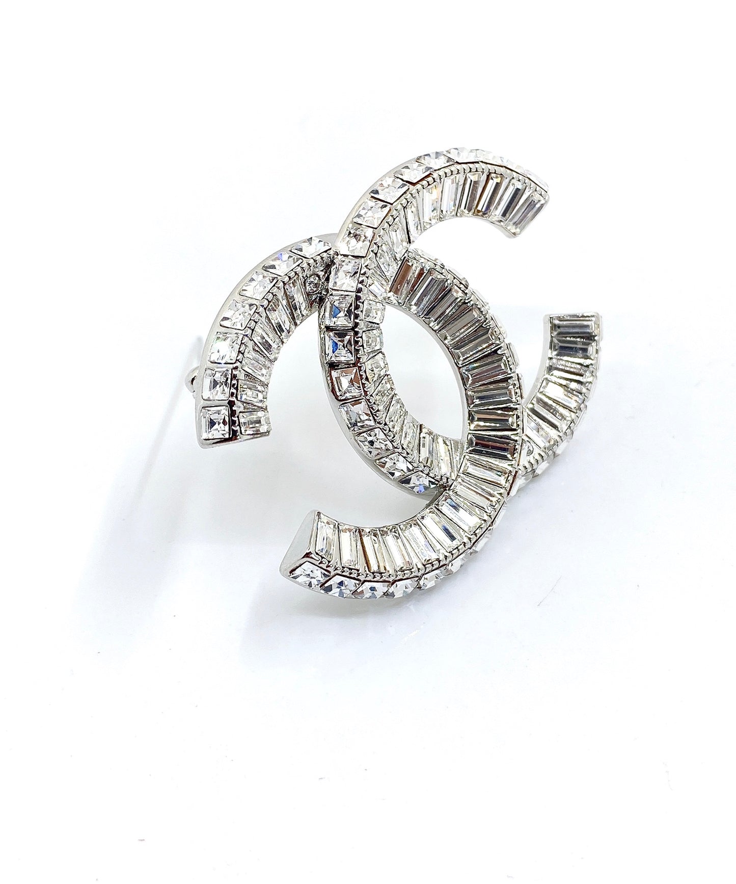 Double-C Emblem Brooch in Polished Metal-Tone – Design 023 close-up detail