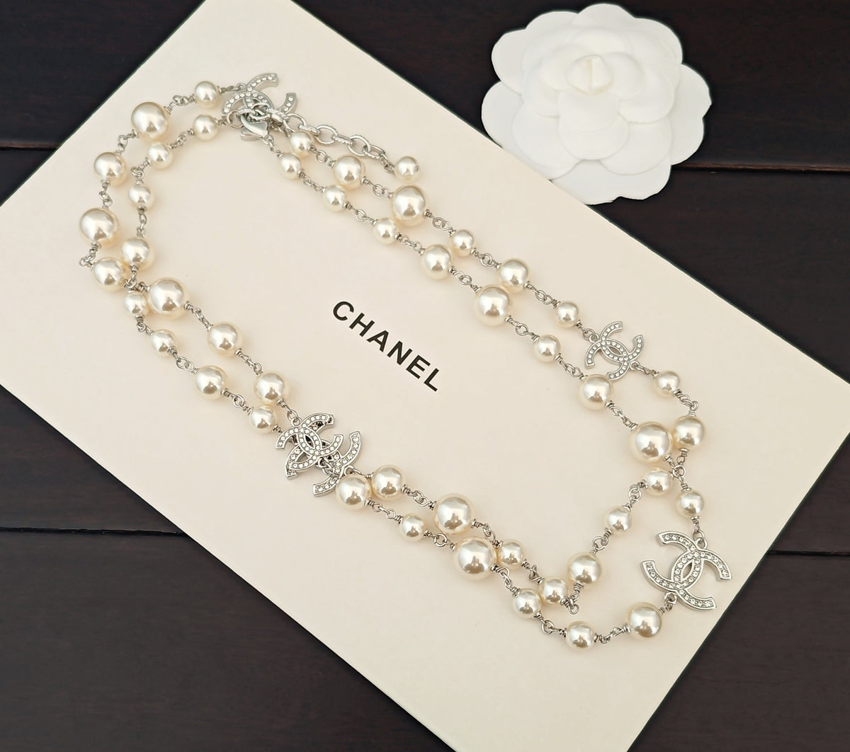 Pearl Pearl-Detail Pendant Necklace – Pearl Detail – Design 026 side detail