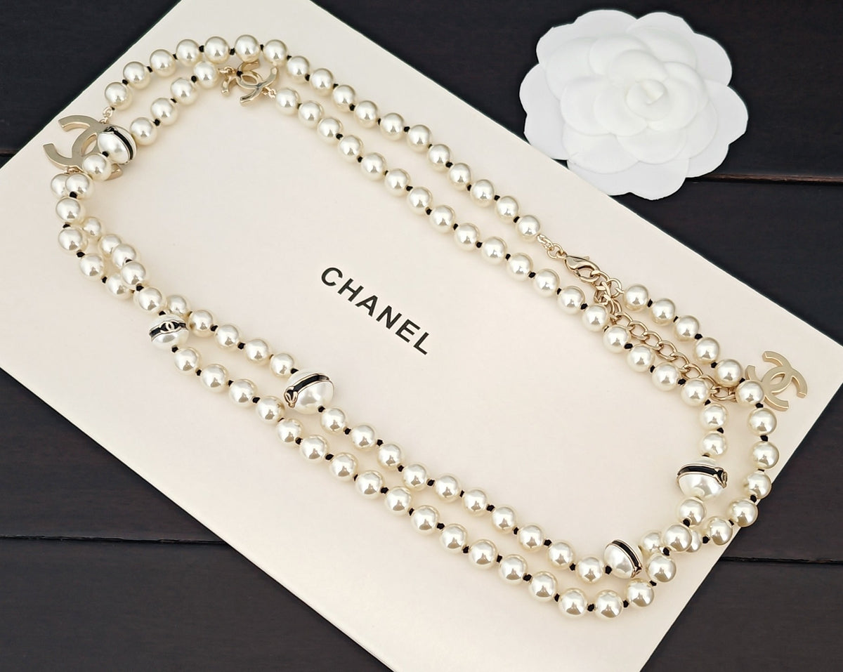 Pearl Pearl-Detail Pendant Necklace – Pearl Detail – Design 025 side detail