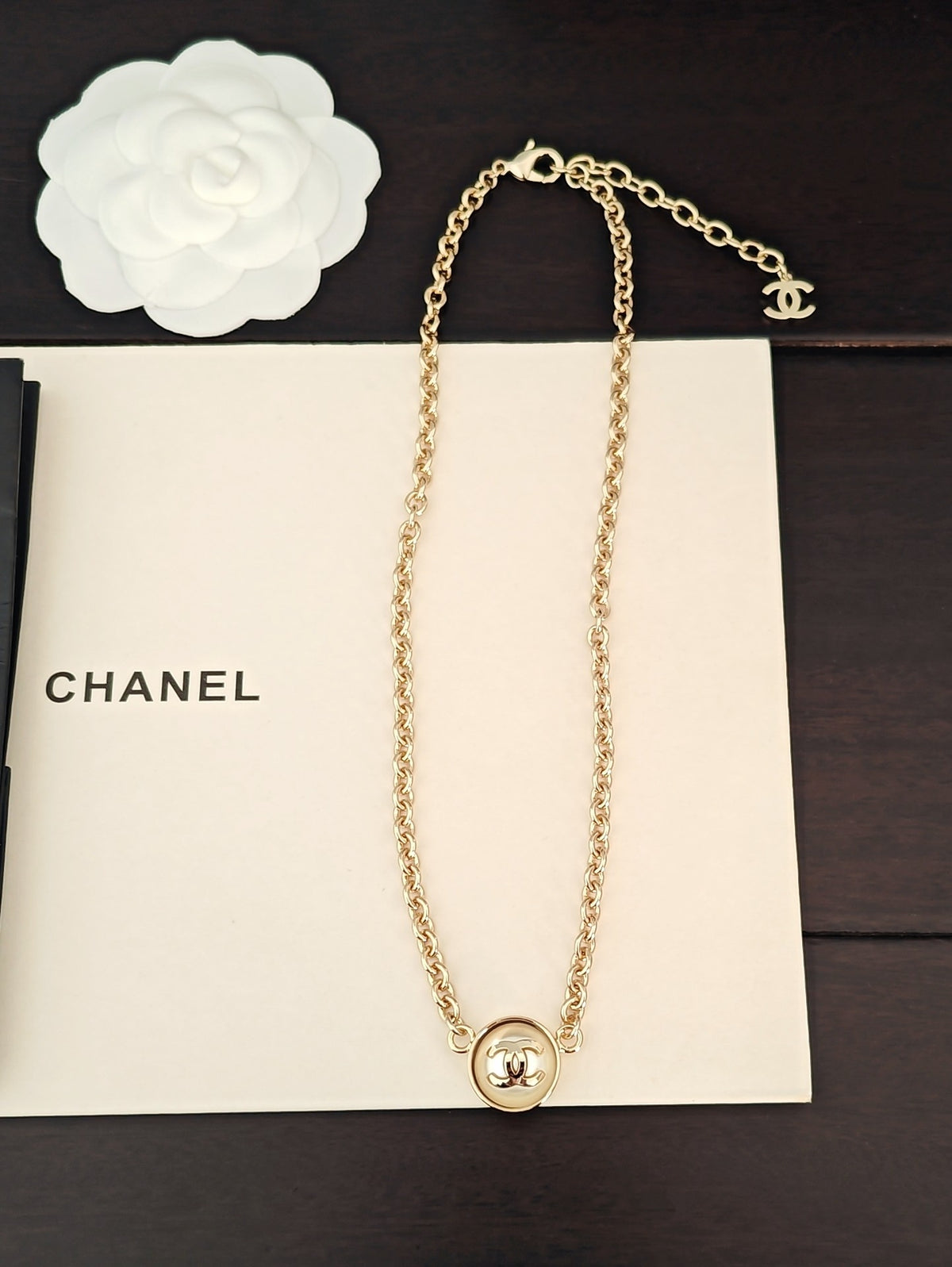 Round Pendant Necklace in Gold-Tone side detail