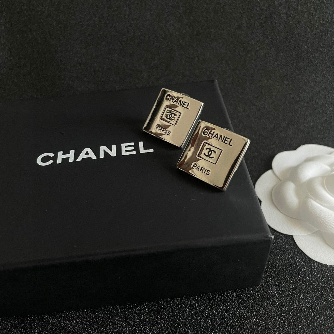 Double-C Emblem Stud Earrings in Polished Metal-Tone – Design 253 detail view