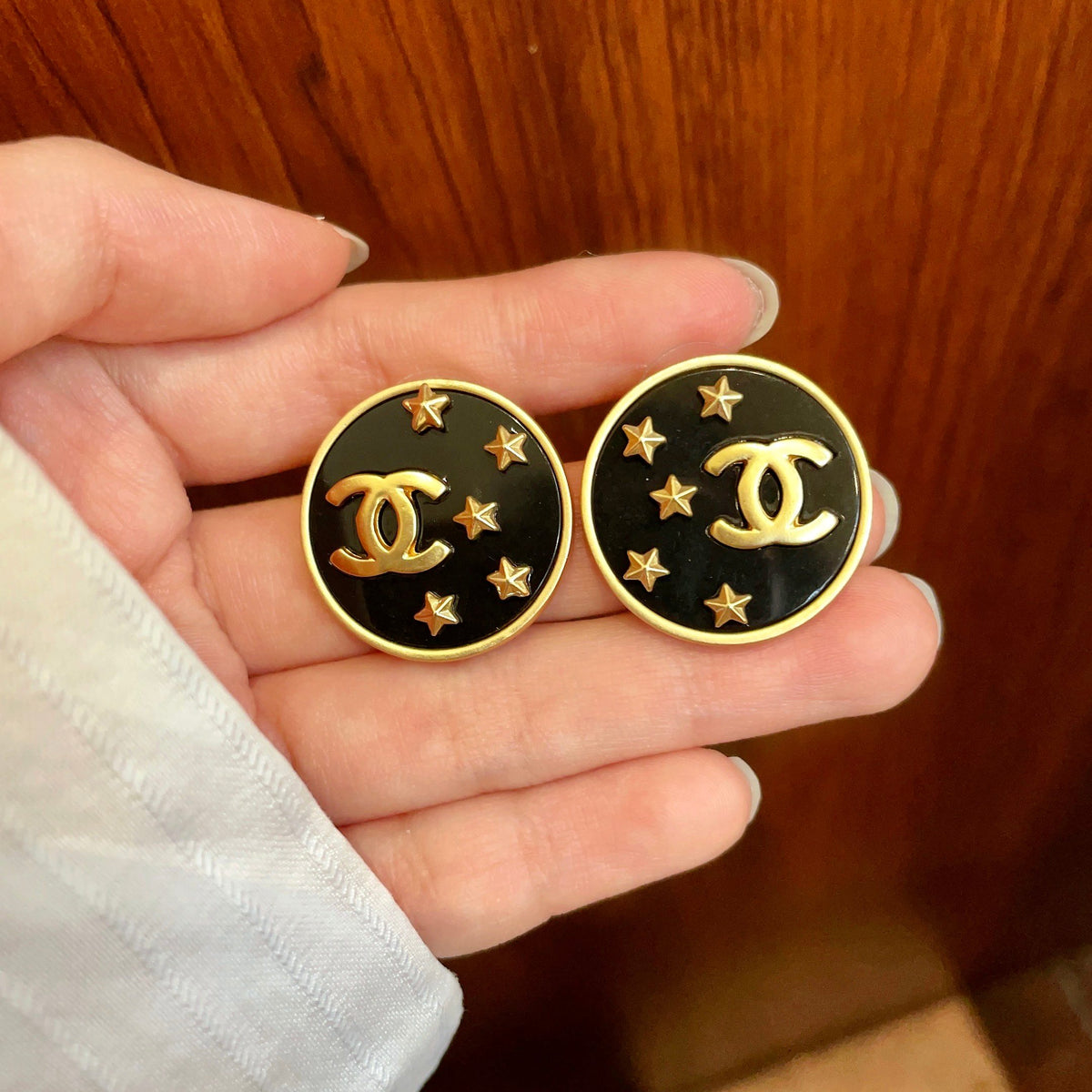 Double-C Emblem Stud Earrings in Polished Metal-Tone – Star Detail – Design 005 side detail