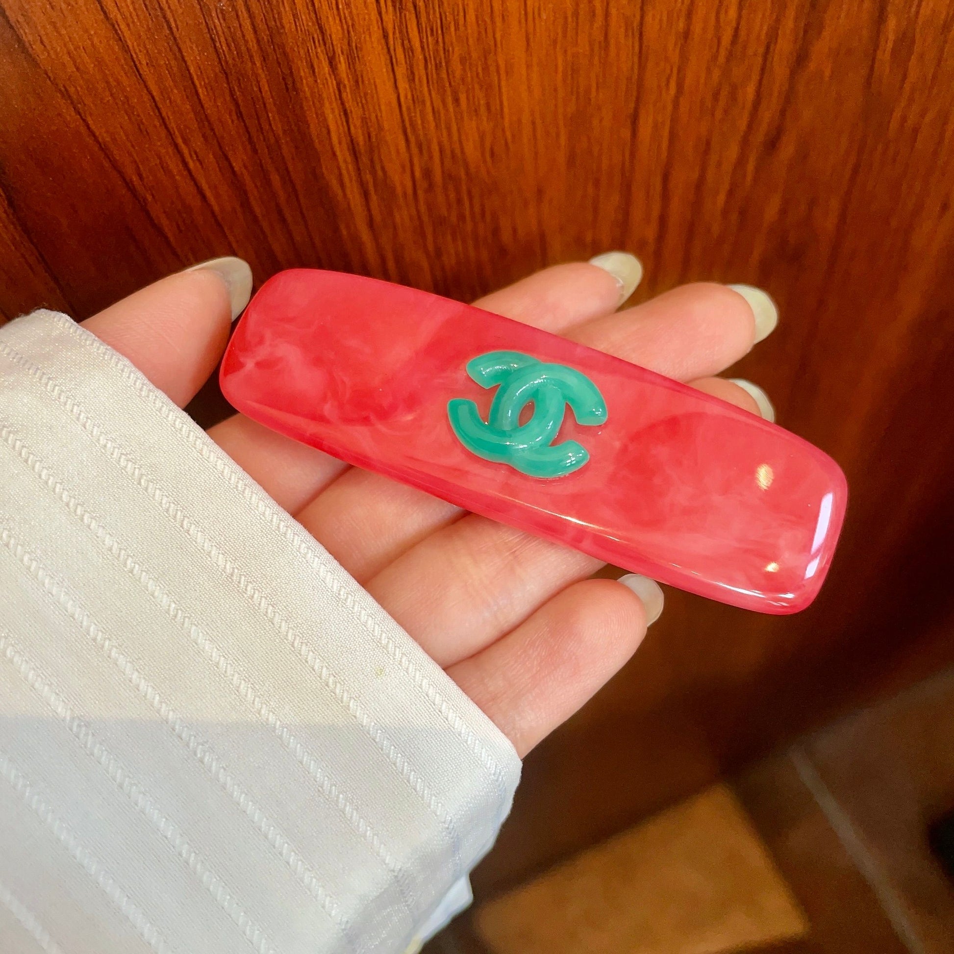Double-C Emblem Hair Clip – Design 005 side detail