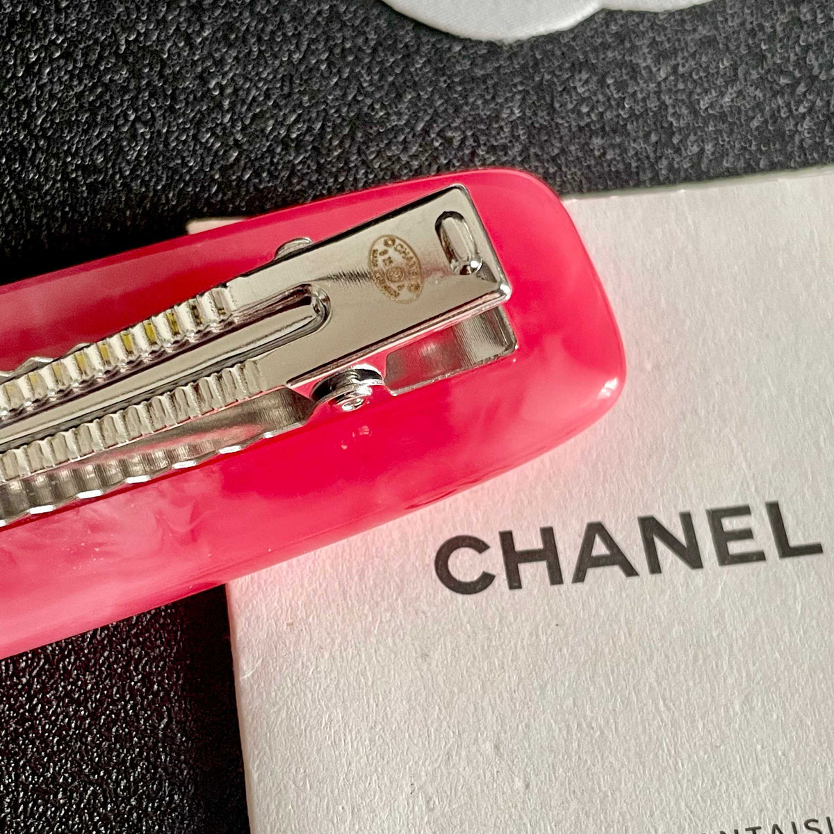Double-C Emblem Hair Clip – Design 005 main product view
