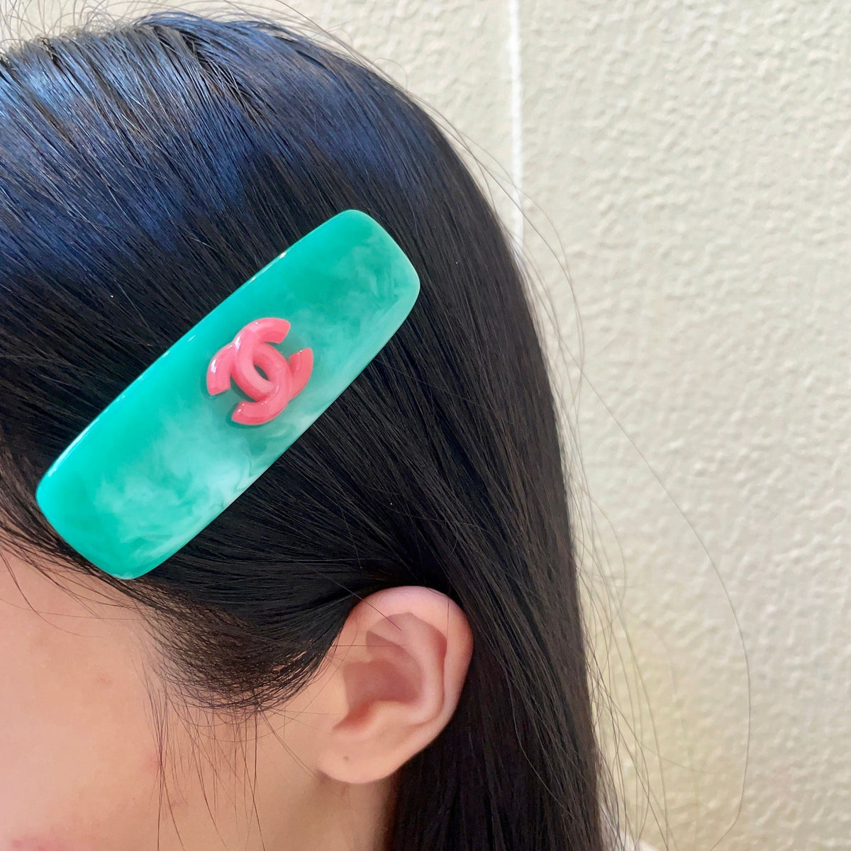 Double-C Emblem Hair Clip – Design 004 main product view