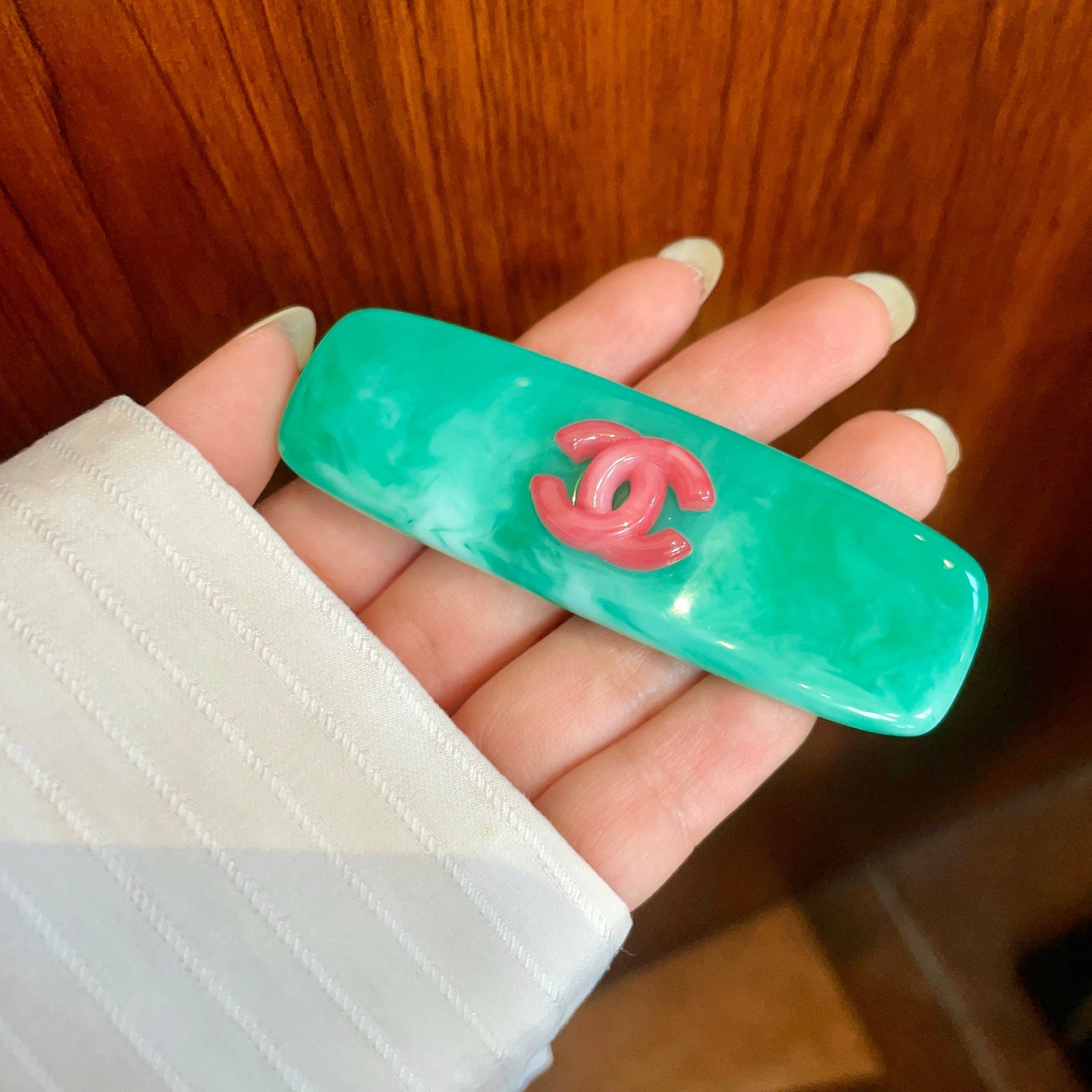 Double-C Emblem Hair Clip – Design 004 side detail