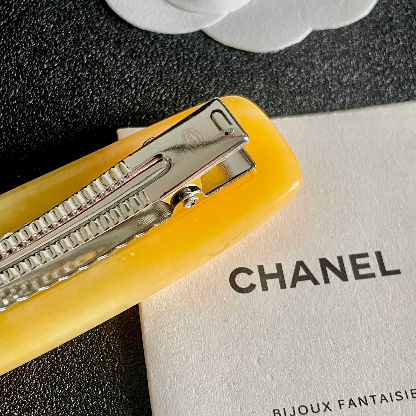 Double-C Emblem Hair Clip – Design 003 main product view