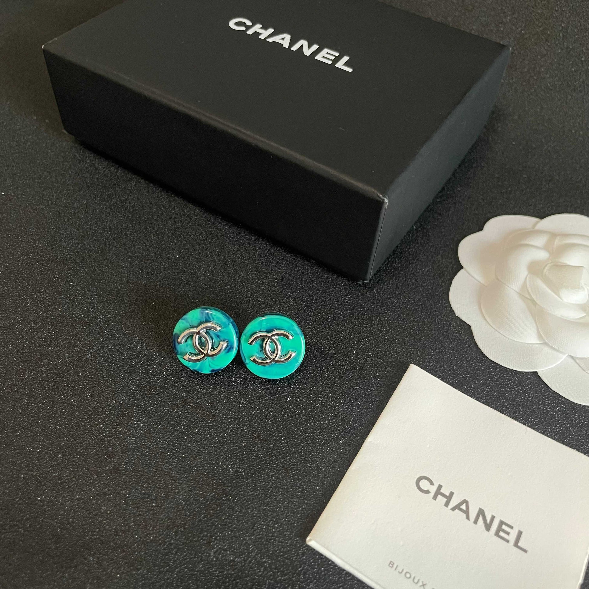 Double-C Emblem Stud Earrings in Polished Metal-Tone – Design 290 close-up detail