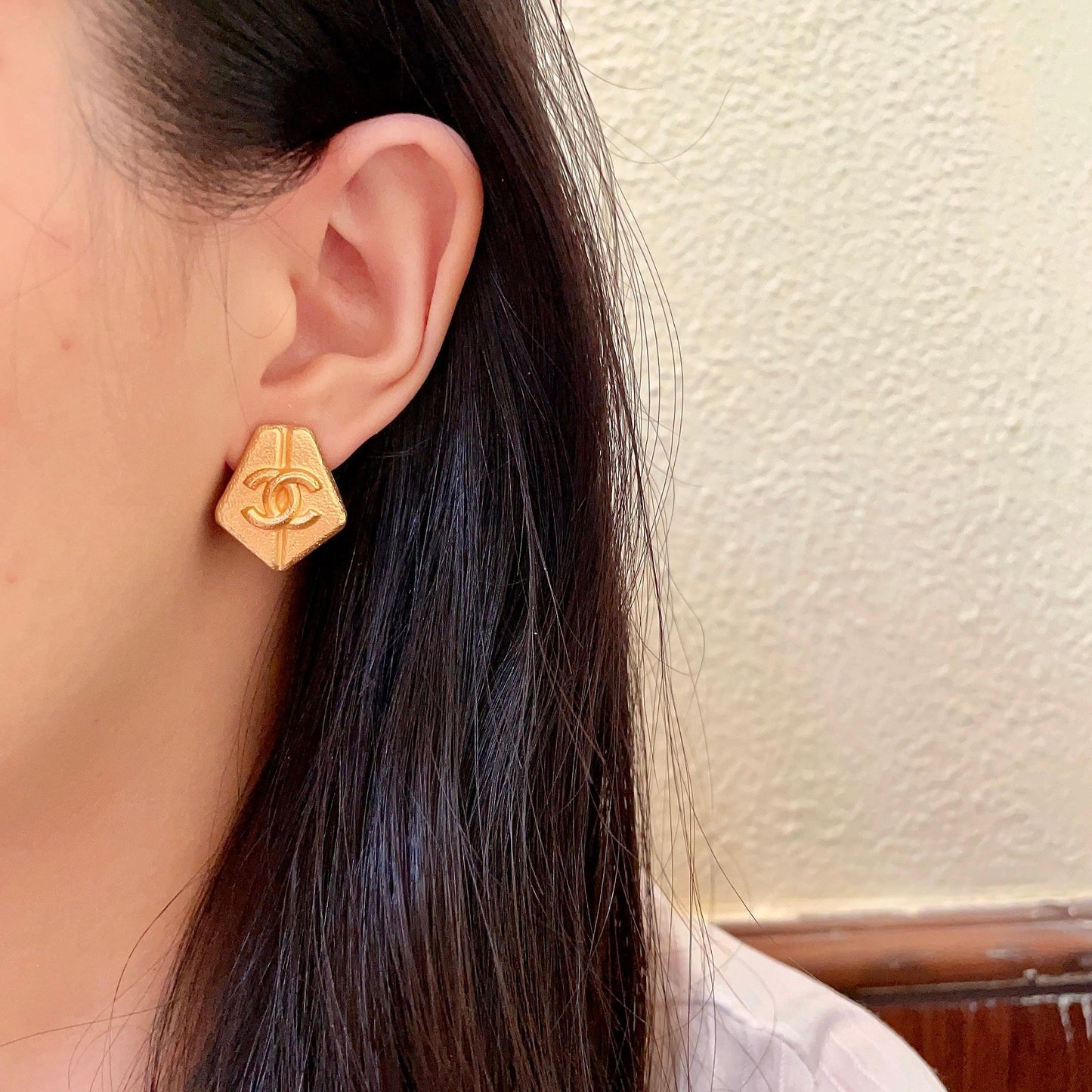 Double-C Emblem Stud Earrings in Polished Metal-Tone – Design 289 detail view