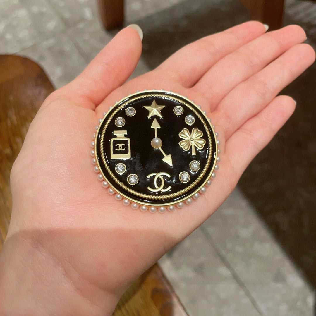 Double-C Emblem Brooch in Polished Metal-Tone – Design 003 detail view