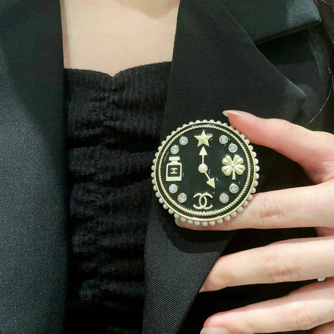 Double-C Emblem Brooch in Polished Metal-Tone – Design 003 main product view