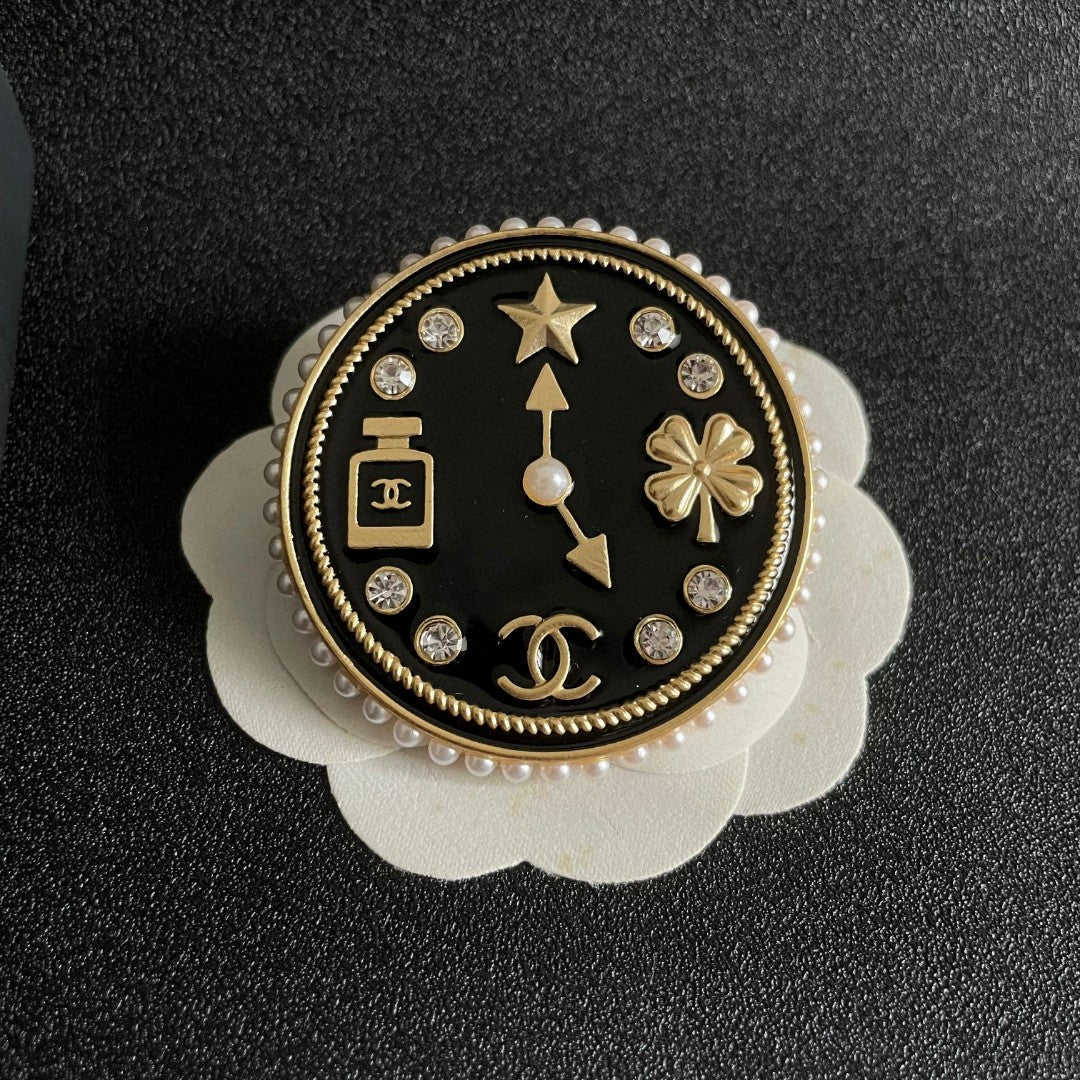 Double-C Emblem Brooch in Polished Metal-Tone – Design 003 front product view