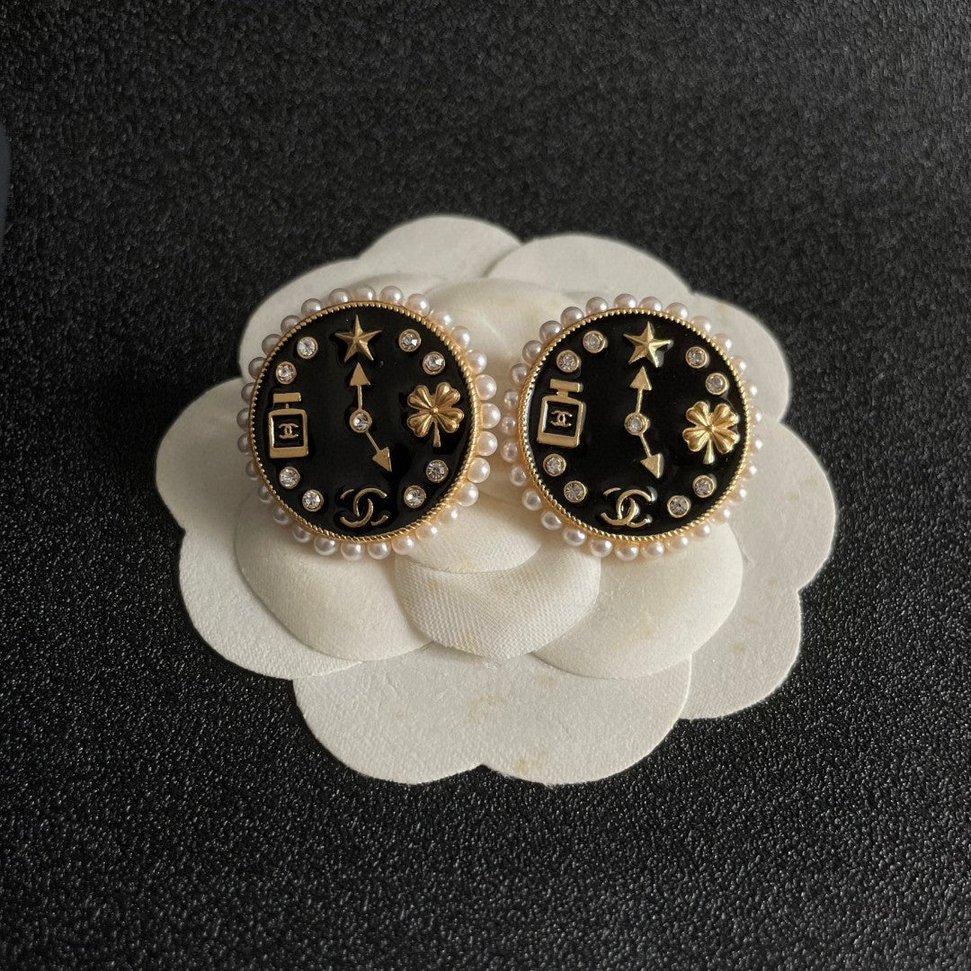 Double-C Emblem Stud Earrings in Polished Metal-Tone – Design 019 front product view