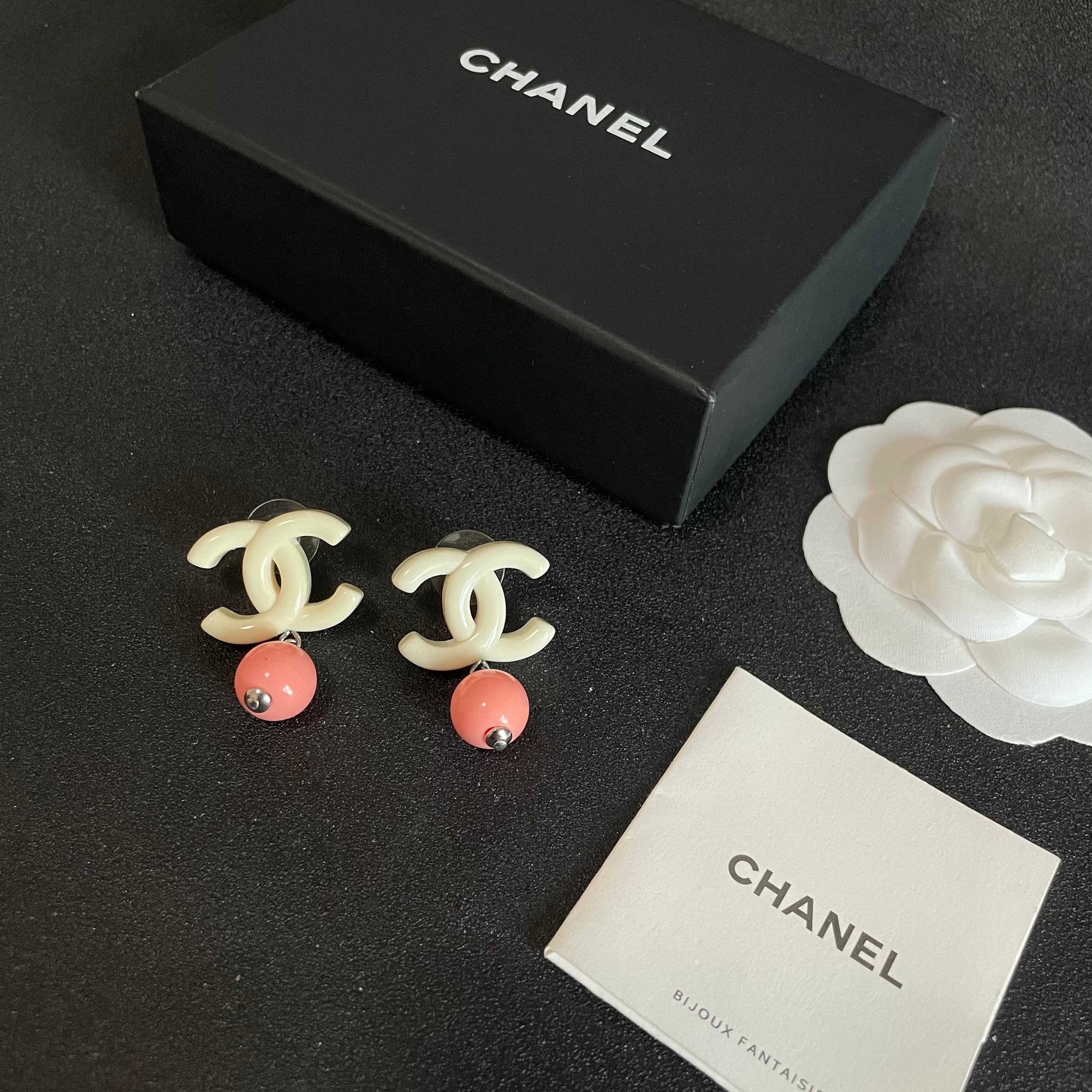 Double-C Emblem Pearl-Detail Statement Earrings – Pearl Detail – Design 004 close-up detail