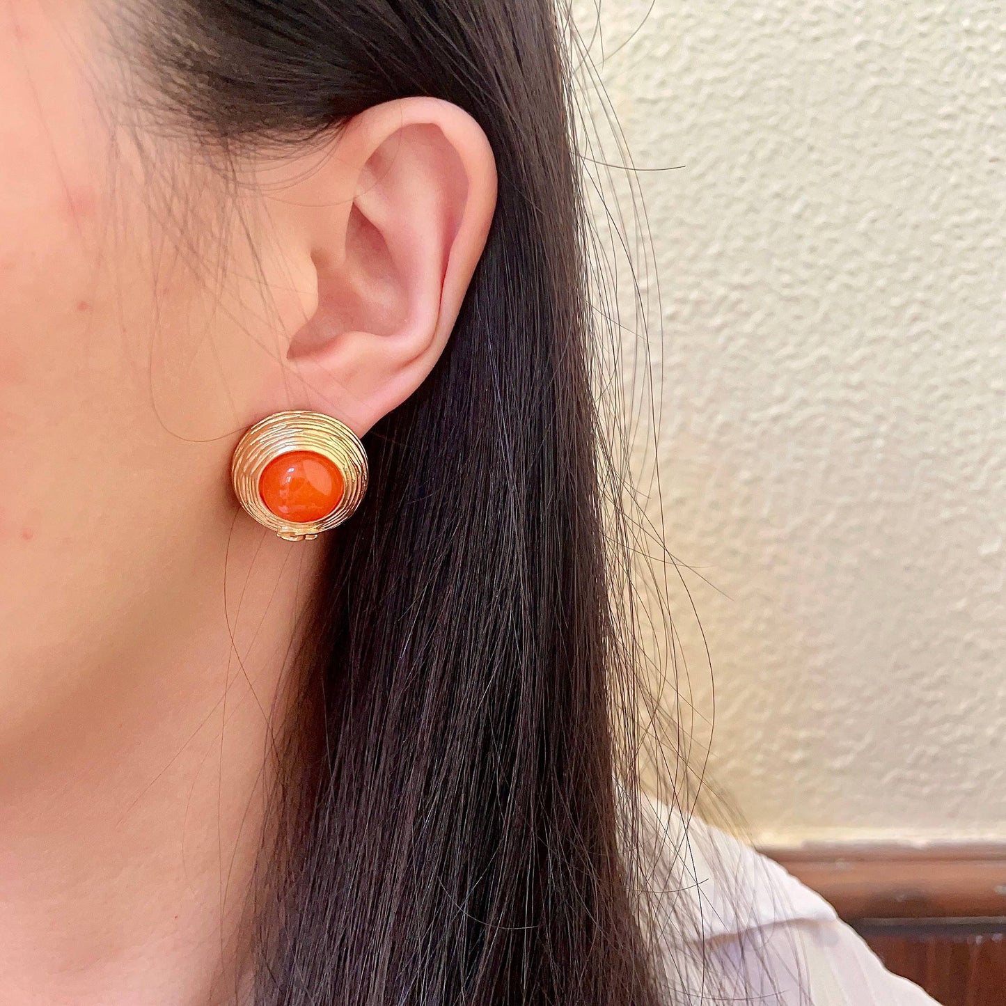 Double-C Emblem Stud Earrings in Polished Metal-Tone – Design 016 detail view