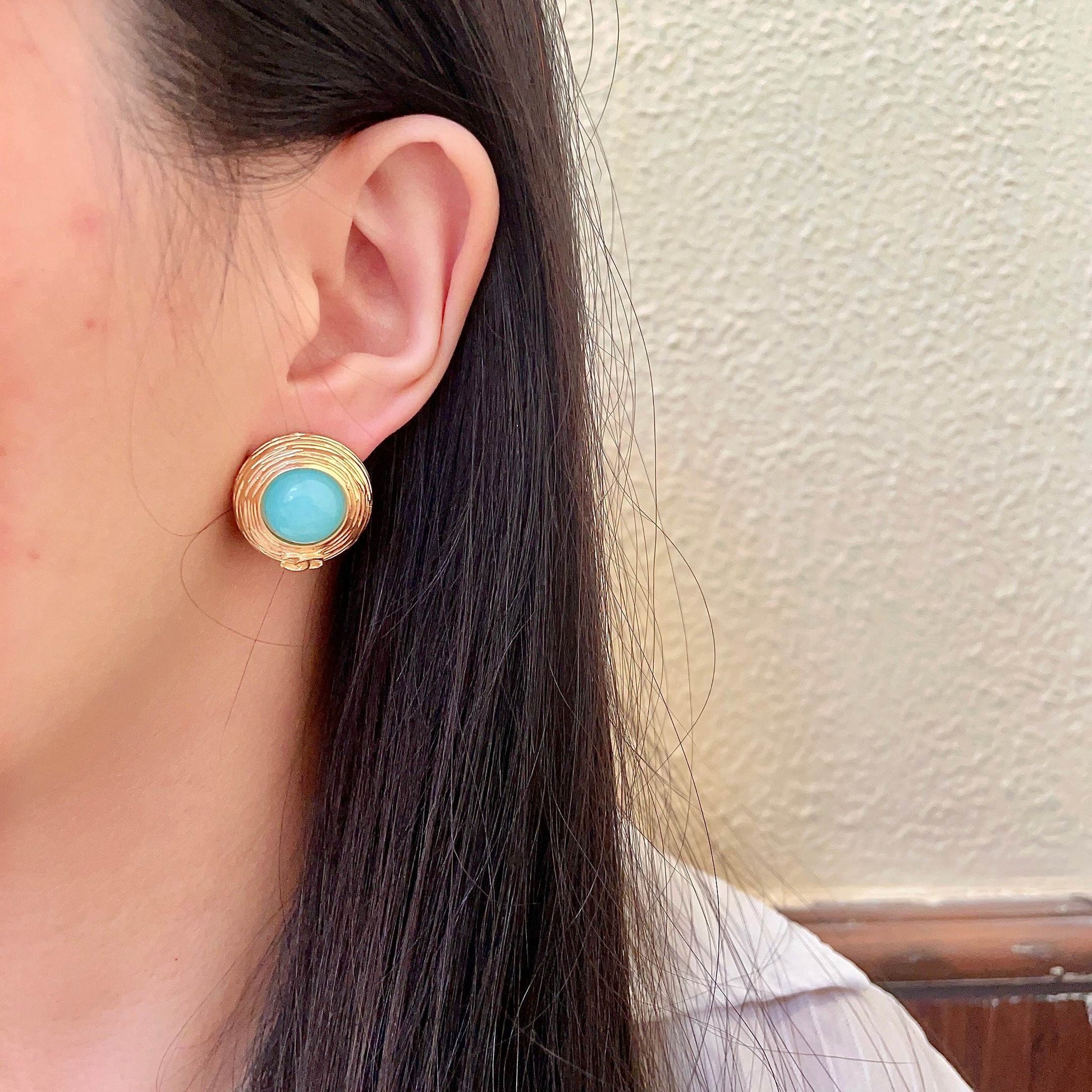 Double-C Emblem Stud Earrings in Polished Metal-Tone – Design 014 detail view