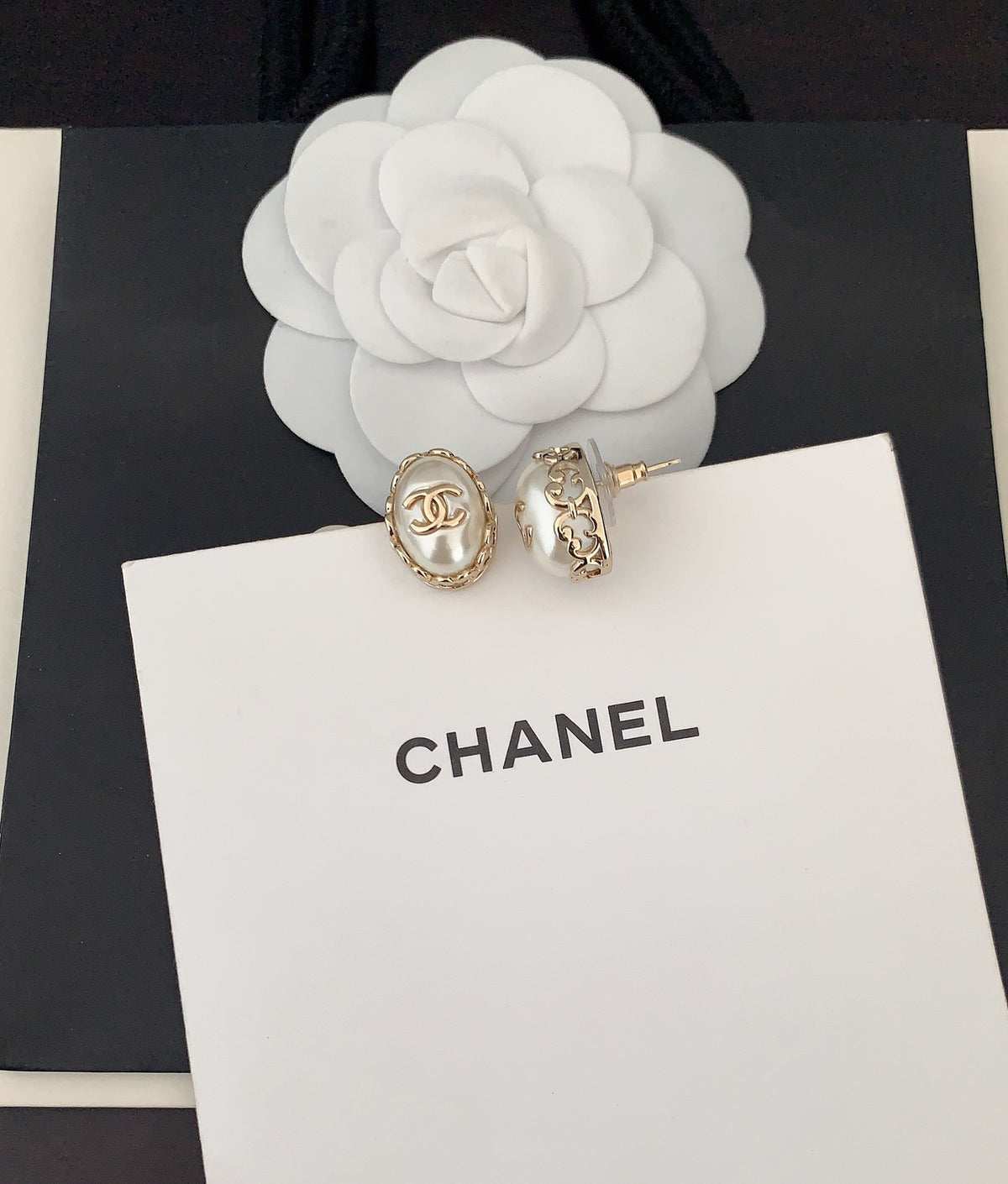 Pearl Pearl-Detail Stud Earrings – Pearl Detail – Design 004 main product view