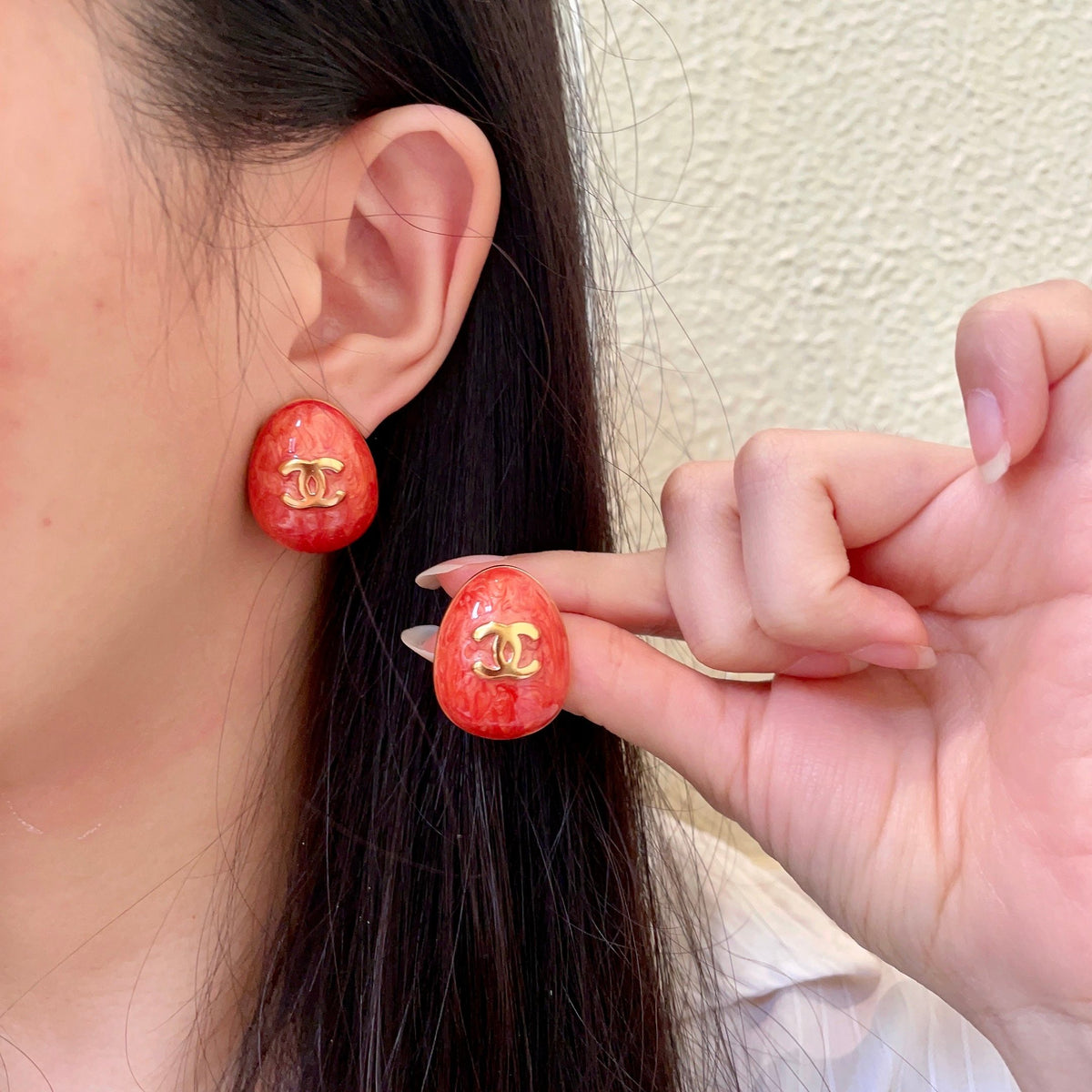 Double-C Emblem Stud Earrings in Polished Metal-Tone – Design 018 main product view