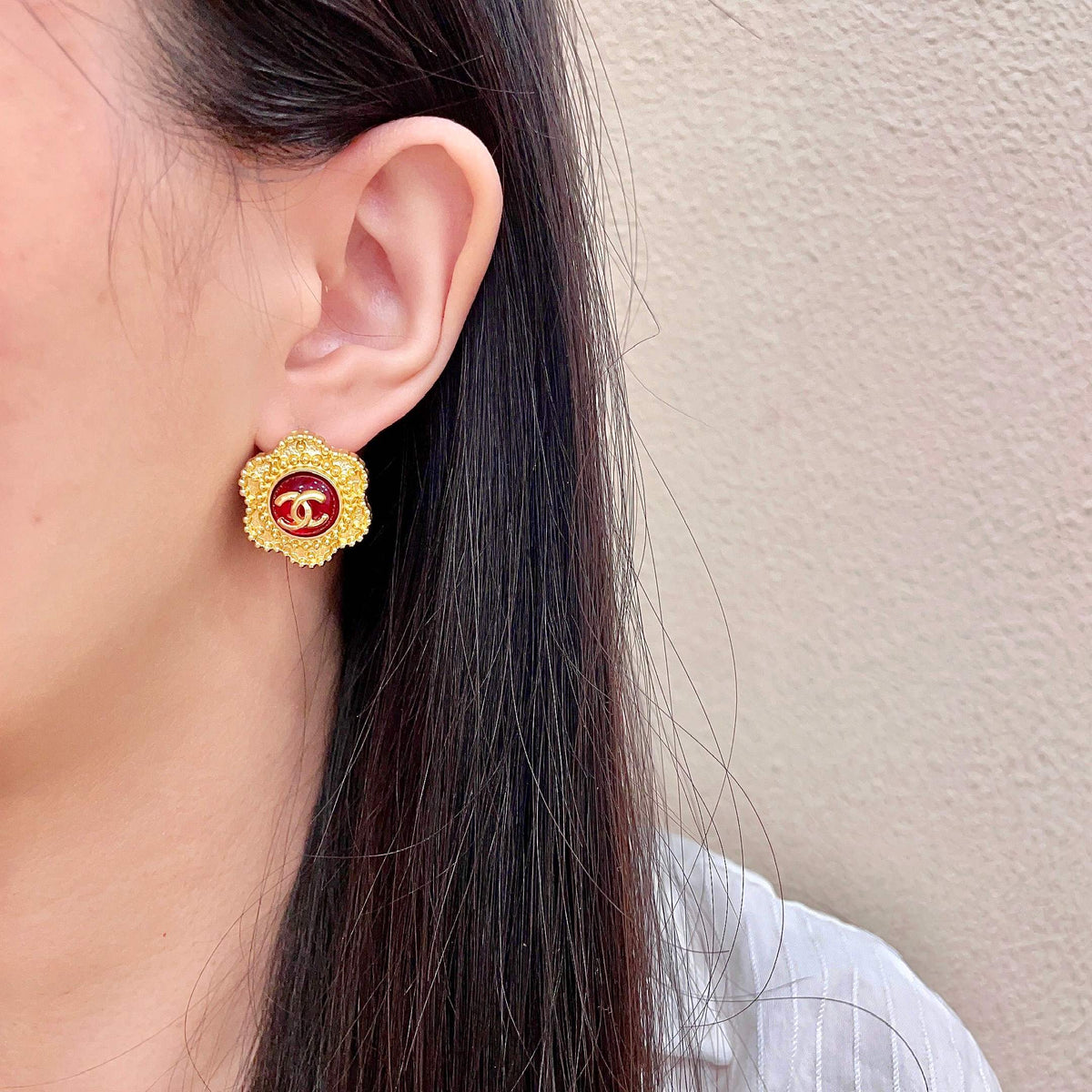 Double-C Emblem Stud Earrings in Polished Metal-Tone – Design 012 detail view