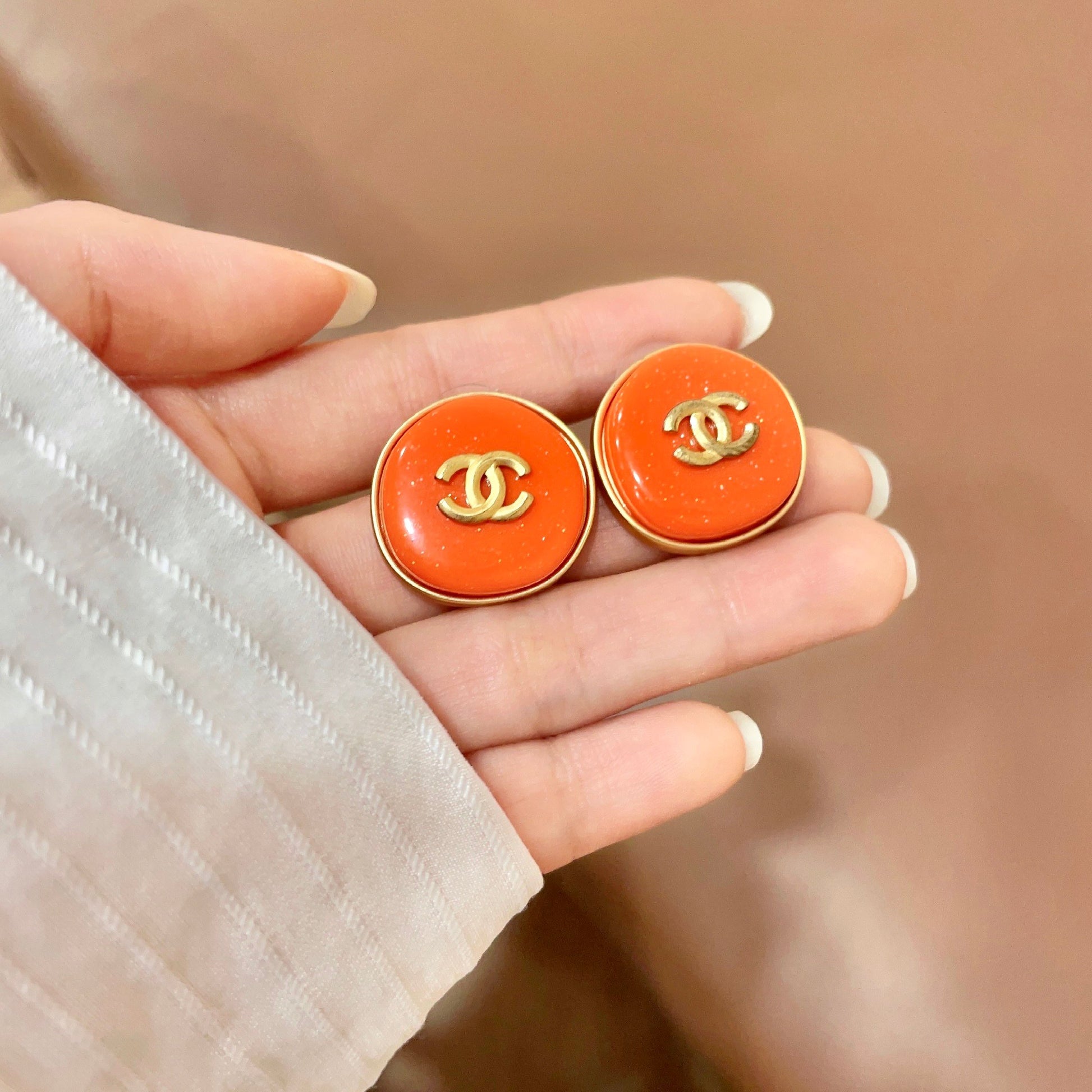 Double-C Emblem Stud Earrings in Polished Metal-Tone – Design 389 side detail