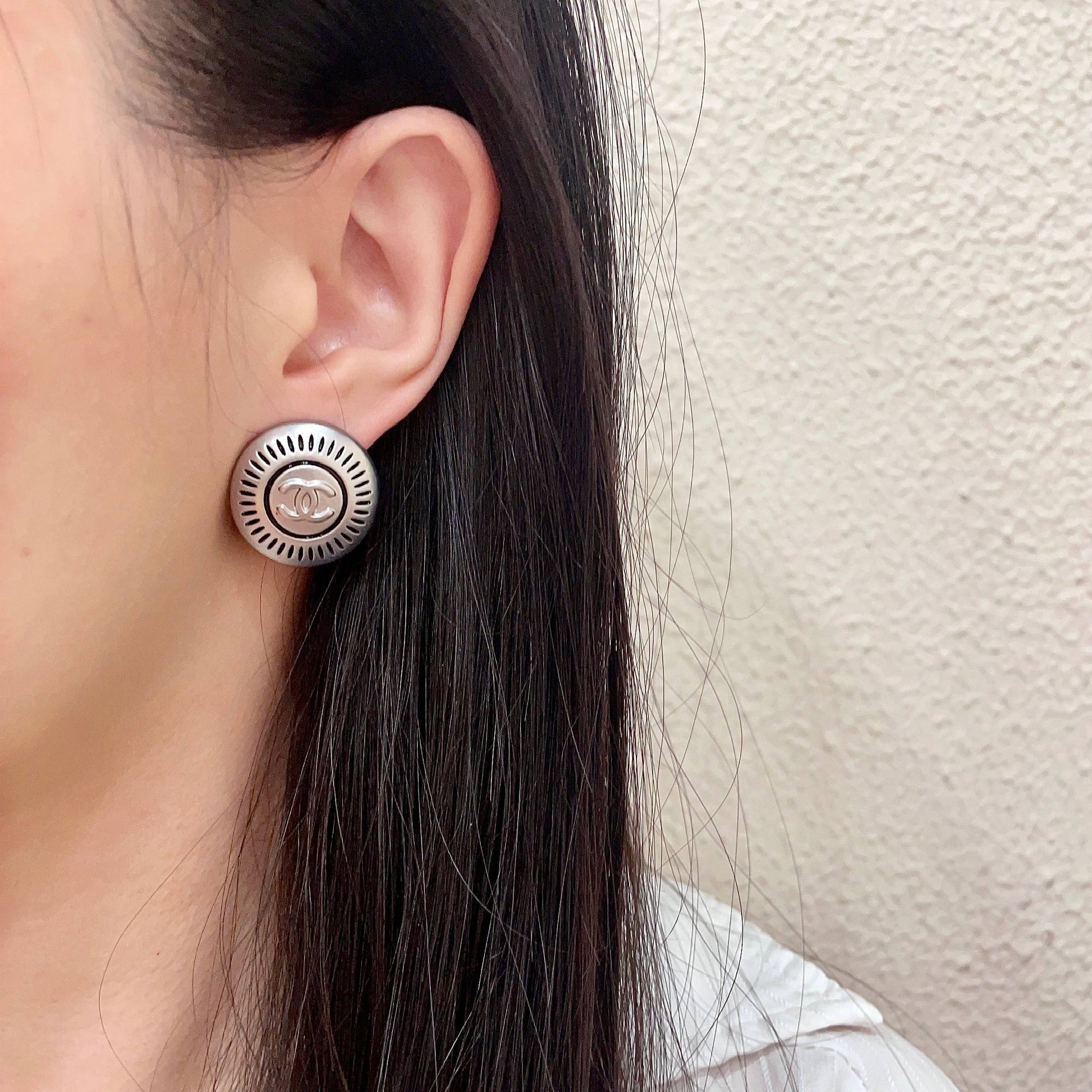 Double-C Emblem Stud Earrings in Polished Metal-Tone – Design 099 detail view