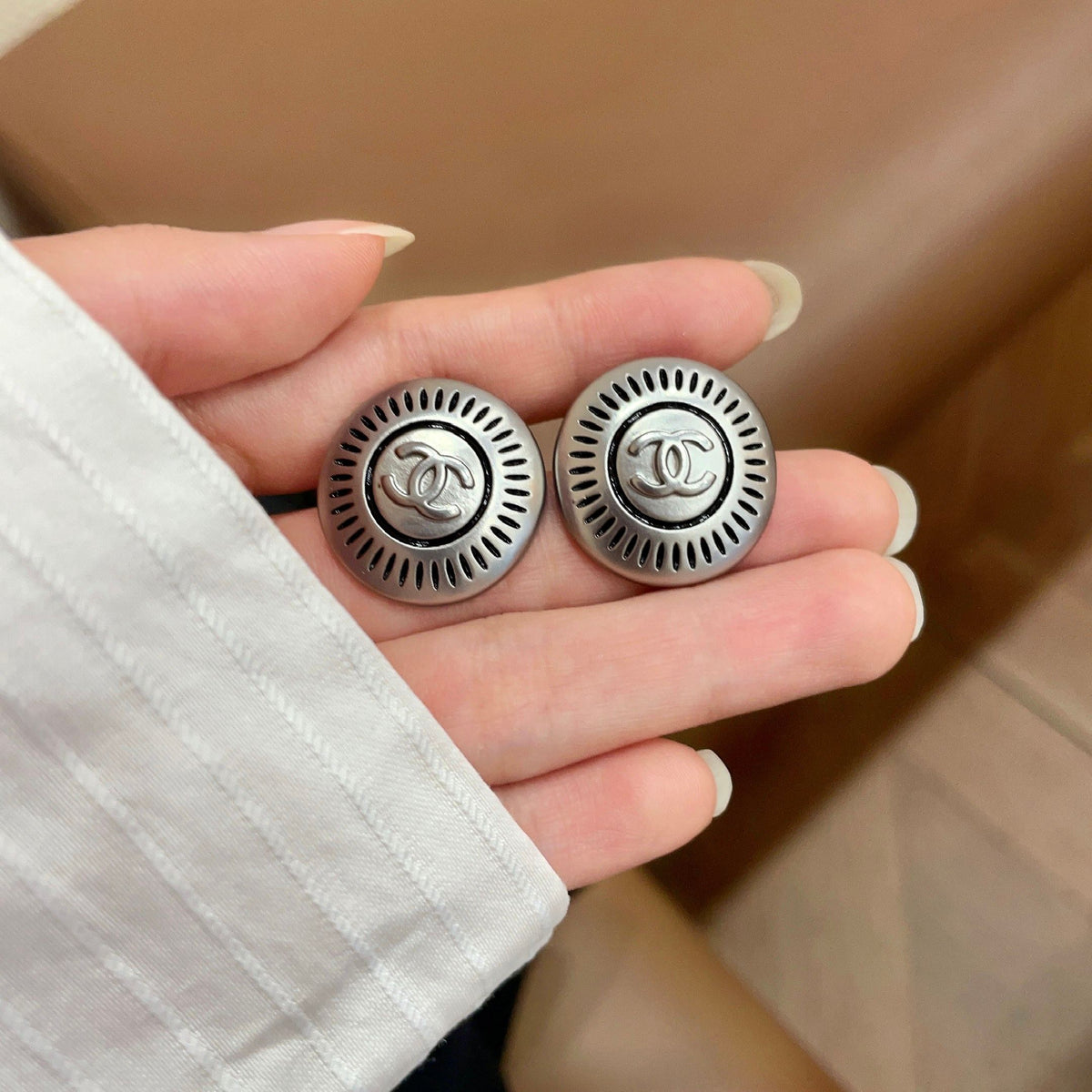 Double-C Emblem Stud Earrings in Polished Metal-Tone – Design 099 side detail