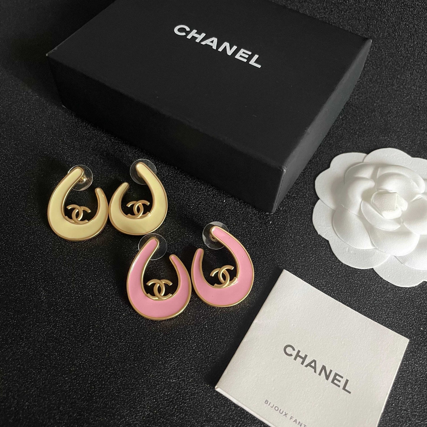 Double-C Emblem Stud Earrings in Polished Metal-Tone – Design 072 side detail