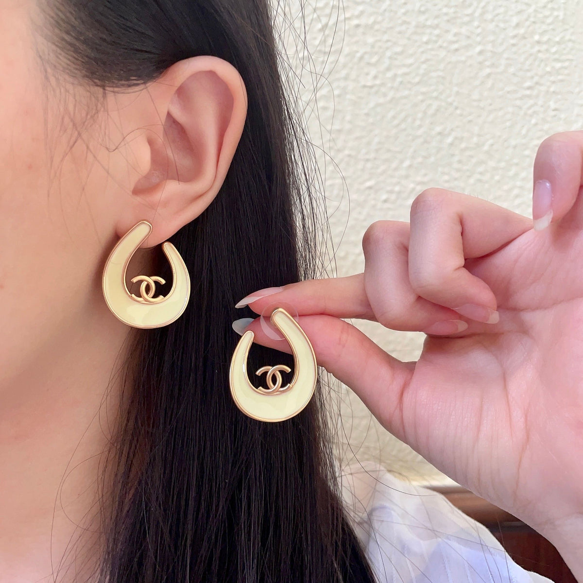 Double-C Emblem Stud Earrings in Polished Metal-Tone – Design 072 main product view