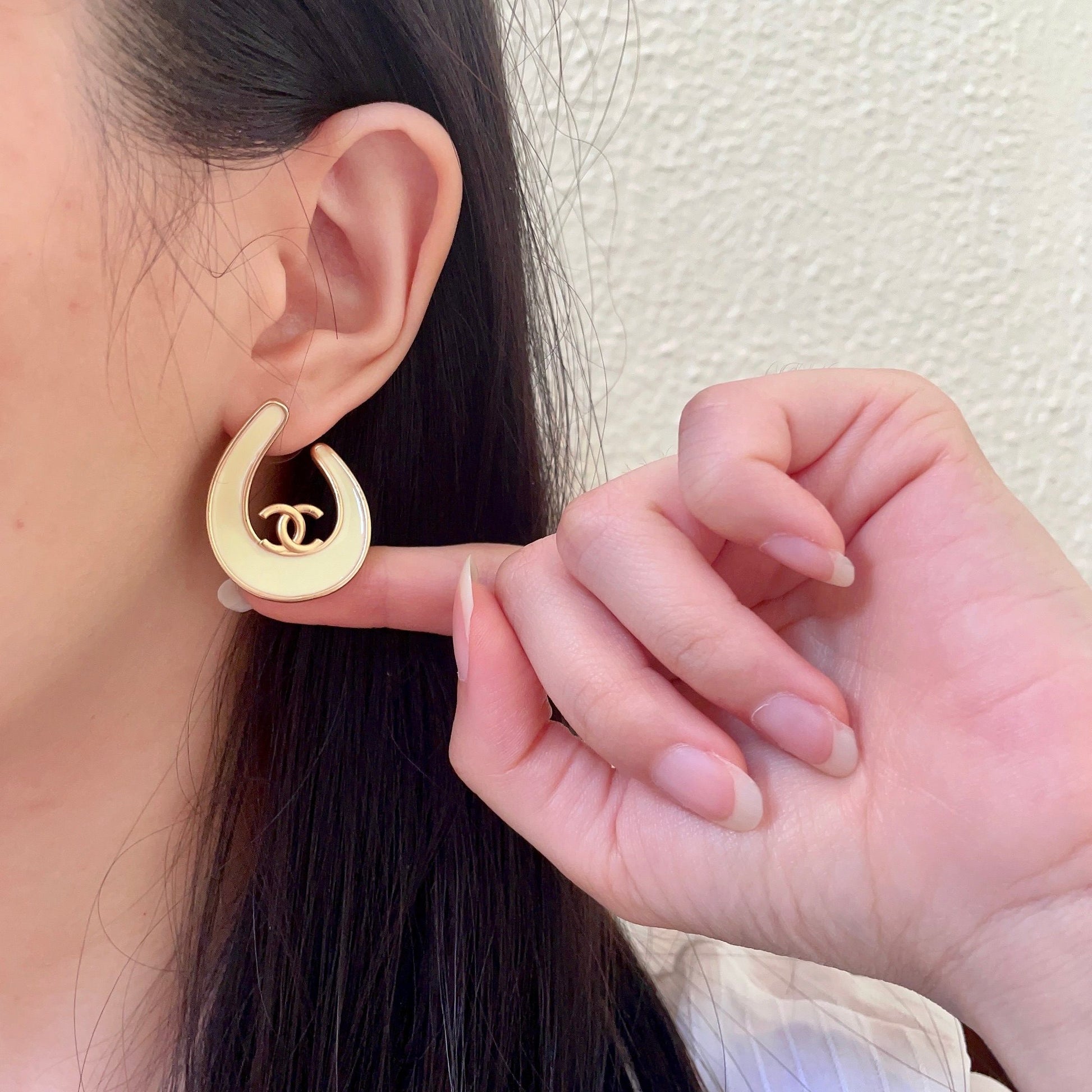 Double-C Emblem Stud Earrings in Polished Metal-Tone – Design 072 front product view