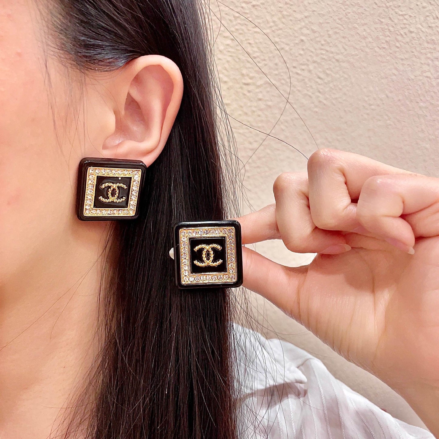 Double-C Emblem Stud Earrings in Polished Metal-Tone – Design 064 main product view