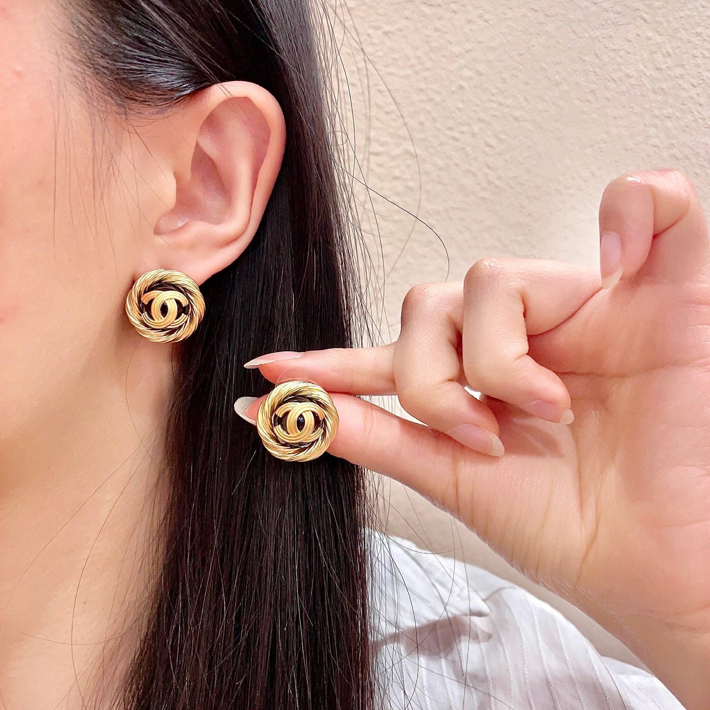 Double-C Emblem Stud Earrings in Polished Metal-Tone – Design 387 main product view