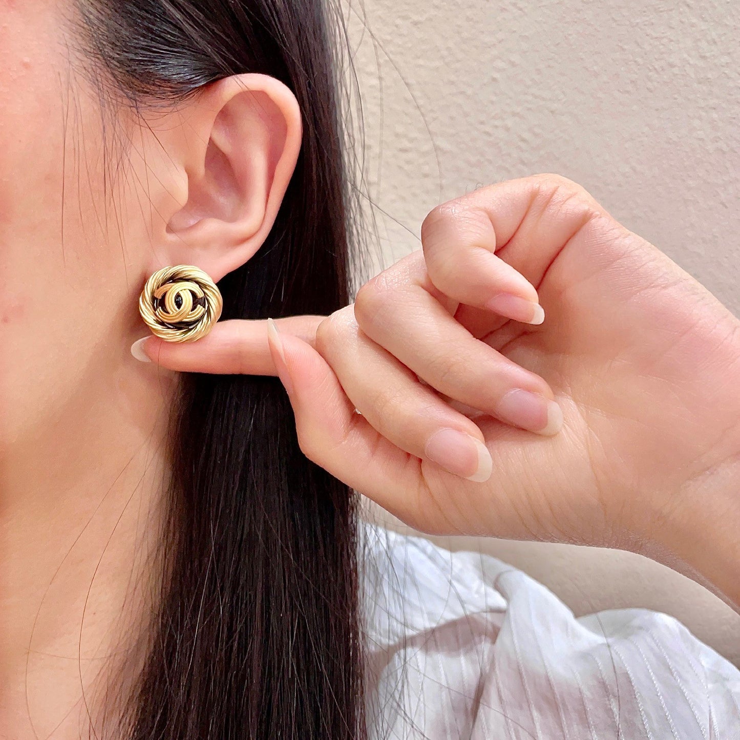 Double-C Emblem Stud Earrings in Polished Metal-Tone – Design 063 front product view