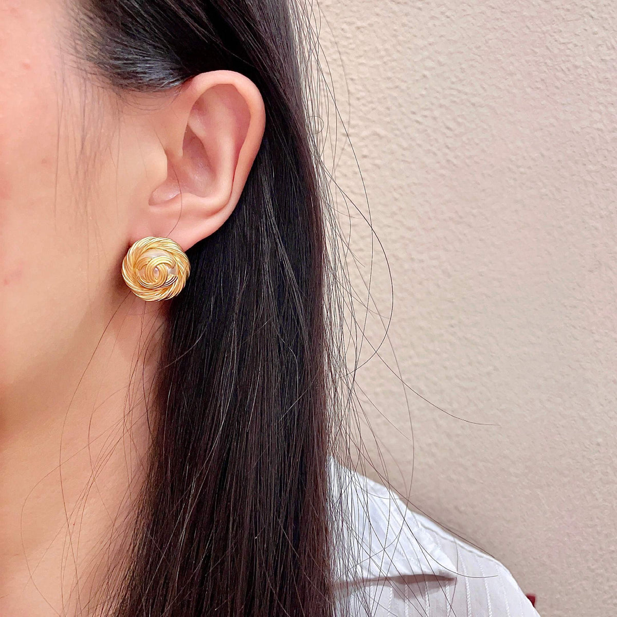 Double-C Emblem Stud Earrings in Polished Metal-Tone – Design 386 detail view