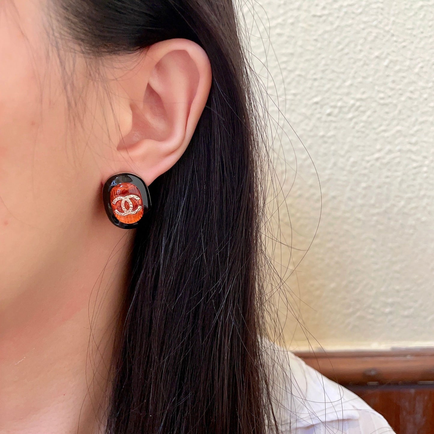 Double-C Emblem Stud Earrings in Polished Metal-Tone – Design 458 detail view