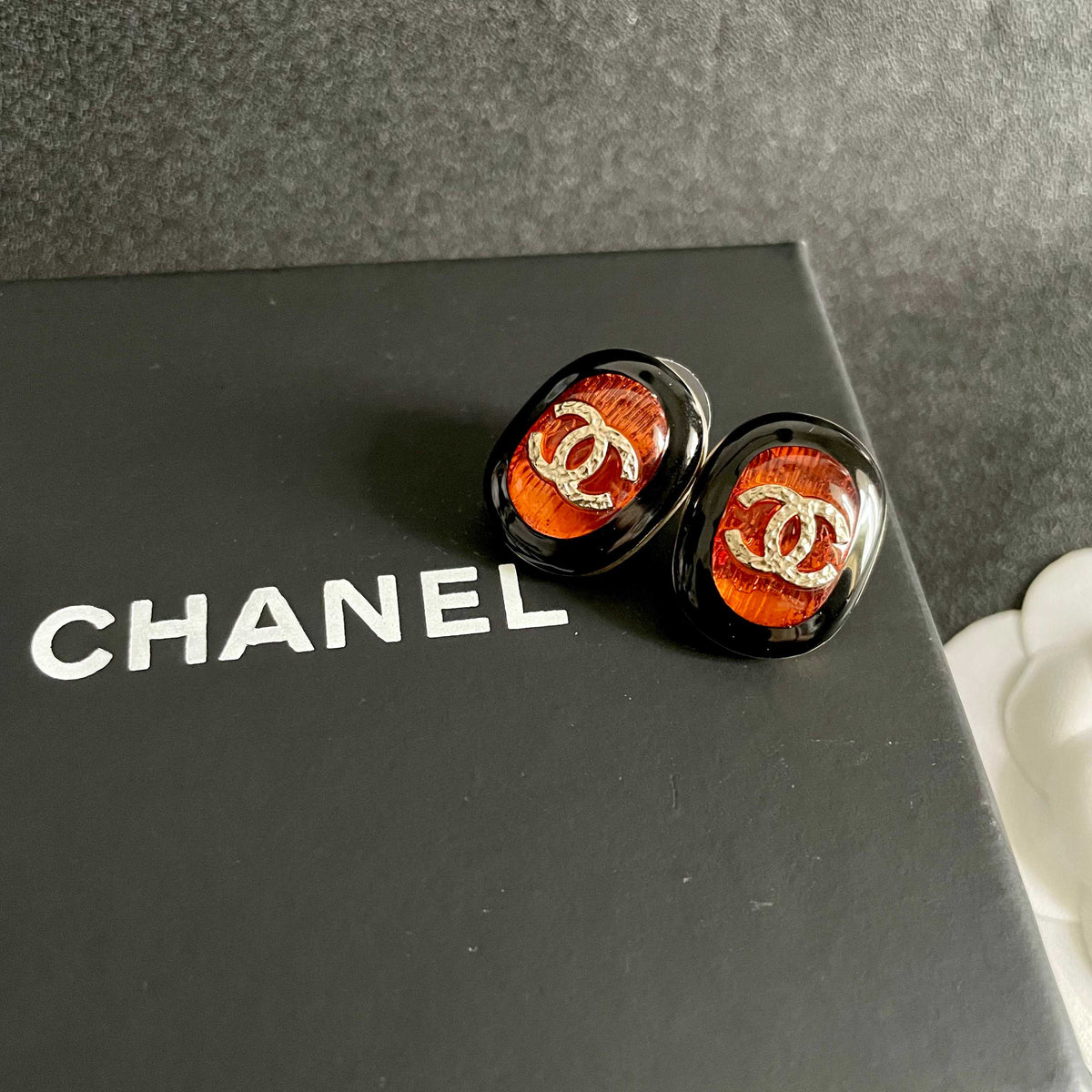Double-C Emblem Stud Earrings in Polished Metal-Tone – Design 418 detail view