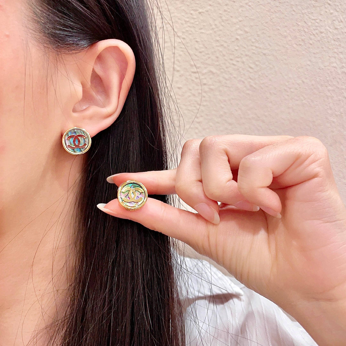 Double-C Emblem Stud Earrings in Polished Metal-Tone – Design 384 main product view