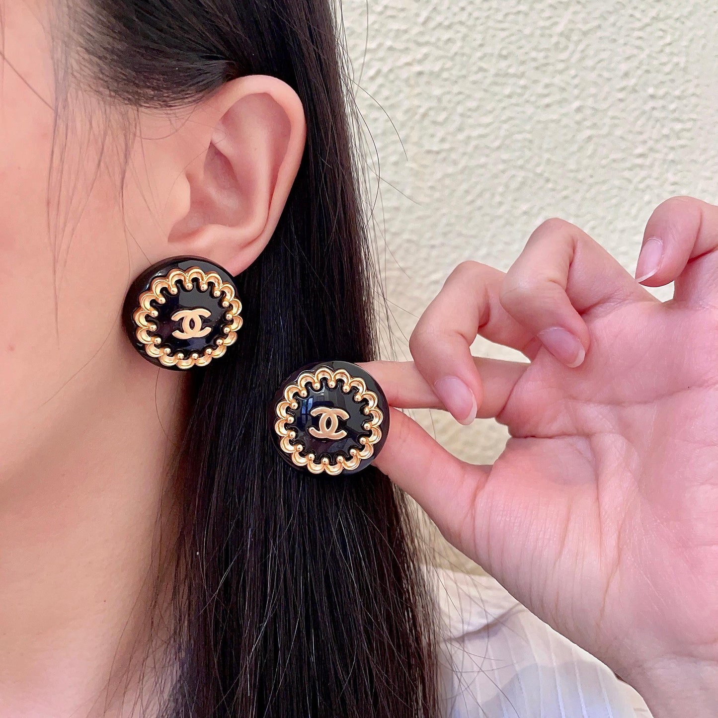 Double-C Emblem Stud Earrings in Polished Metal-Tone – Design 062 main product view