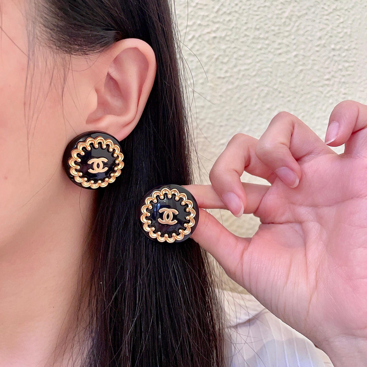 Double-C Emblem Stud Earrings in Polished Metal-Tone – Design 062 main product view