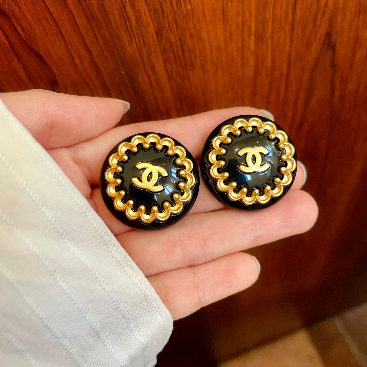 Double-C Emblem Stud Earrings in Polished Metal-Tone – Design 062 side detail