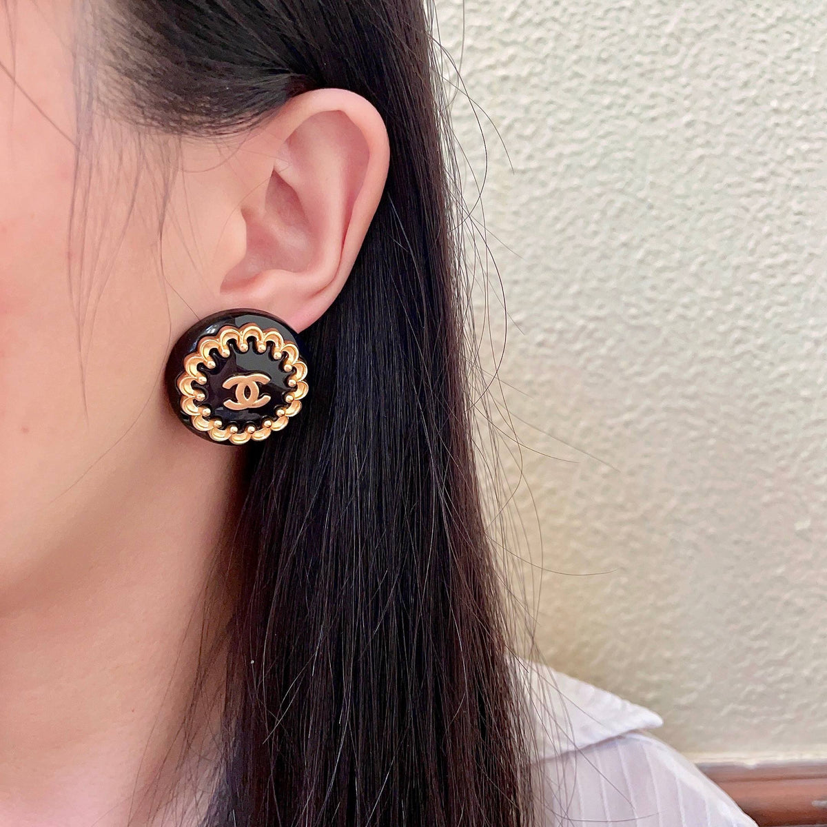 Double-C Emblem Stud Earrings in Polished Metal-Tone – Design 062 detail view